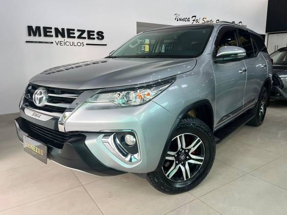TOYOTA HILUX SW4 2.7 SRV 7 LUGARES 4X2 16V FLEX 4P AUTOMÁTICO TOYOTA HILUX SW4 2.7 SRV 7 LUGARES 4X2 16V FLEX 4P AUTOMÁTICO